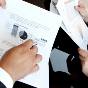 Documentos y gráficas que ilustran los informes económicos trimestrales del Ayuntamiento de Madrid sobre la ciudad